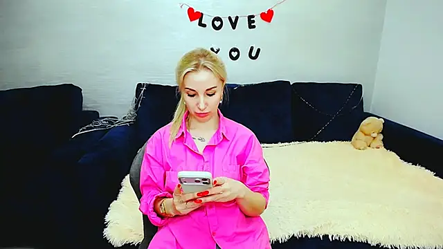 Snapshot of Hanna--Sweet chatting on 02.06.26 Hanna--Sweet online show from 02.06.26