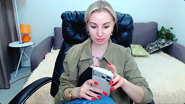 Snapshot of Hanna--Sweet chatting on 02.08.26 Hanna--Sweet online show from 02.08.26