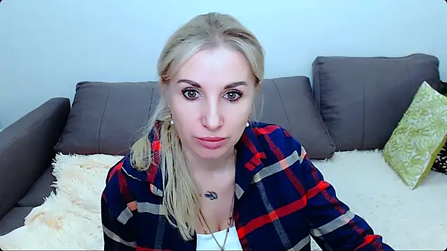 Snapshot of Hanna--Sweet chatting on 02.10.26 Hanna--Sweet online show from 02.10.26