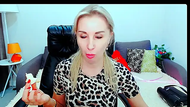 Snapshot of Hanna--Sweet chatting on 02.24.26 Hanna--Sweet online show from 02.24.26