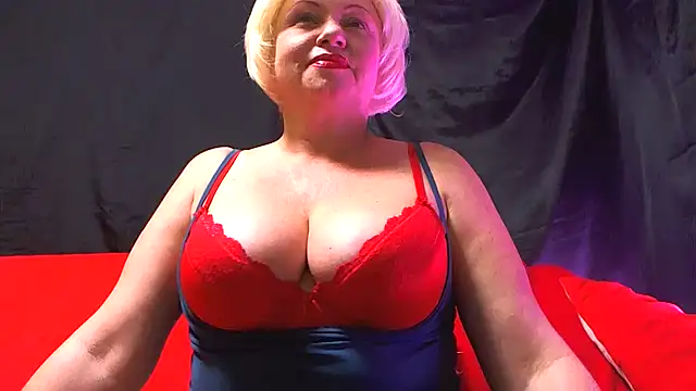 NaughtyMILF4UX online show from 01.18.26