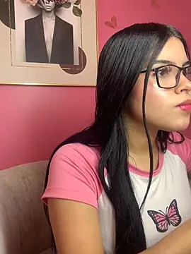 PrettyDafnne online show from 12.15.25