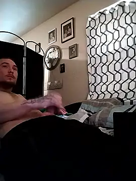 Snapshot of sexywhitedick@xh chatting on 01.12.26 sexywhitedickxh online show from 01.12.26
