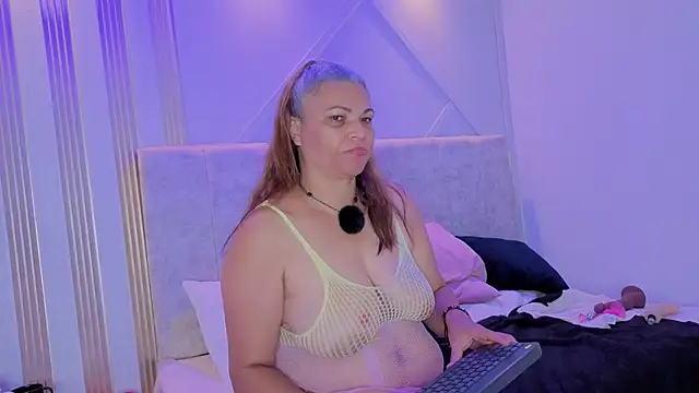 Snapshot of persefone_sky chatting on 02.15.26 persefone sky online show from 02.15.26