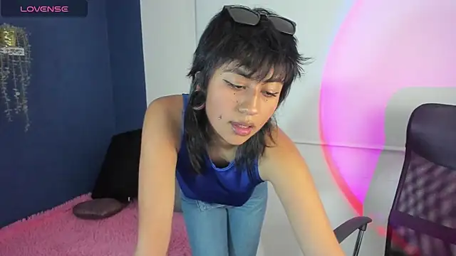 Snapshot of viperlix chatting on 12.17.25 viperlix online show from 12.17.25