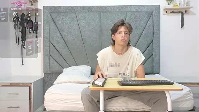 Snapshot of LoganRyder_OS chatting on 12.15.25 LoganRyder OS online show from 12.15.25