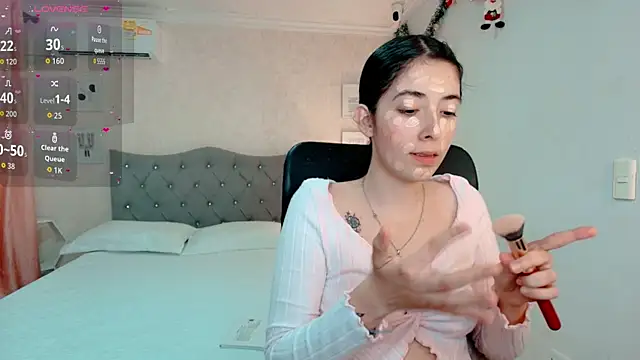 Snapshot of emmalove_doll chatting on 01.05.26 emmalove doll online show from 01.05.26