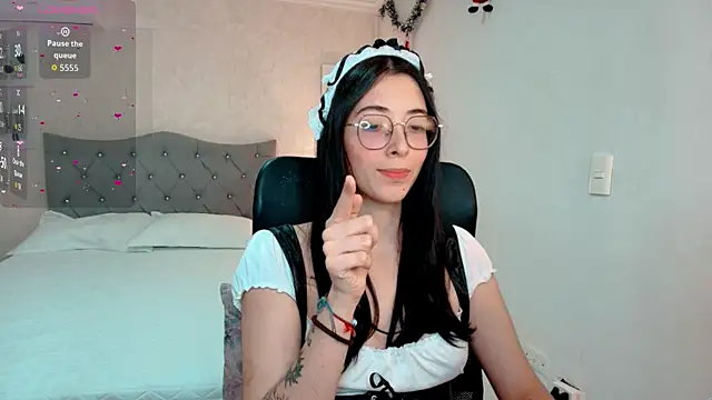 Snapshot of emmalove_doll chatting on 01.08.26 emmalove doll online show from 01.08.26