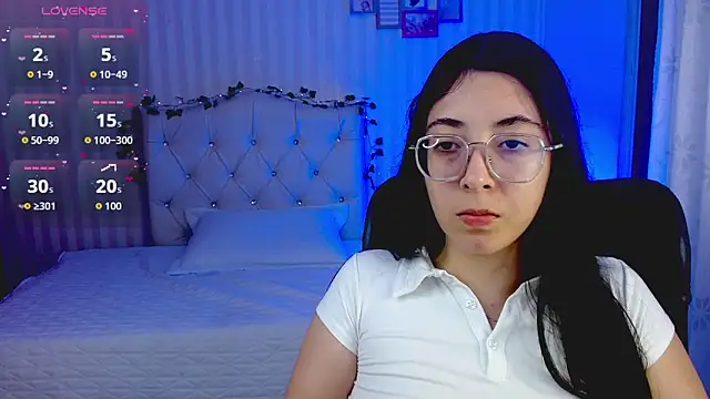 Snapshot of emmalove_doll chatting on 02.25.26 emmalove doll online show from 02.25.26