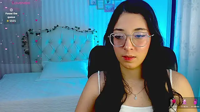 Snapshot of emmalove_doll chatting on 03.04.26 emmalove doll online show from 03.04.26