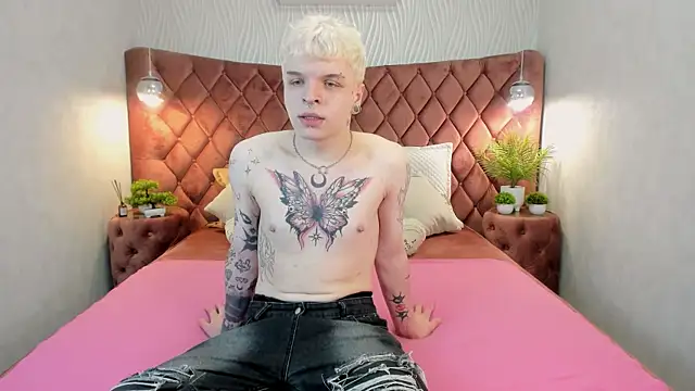 Snapshot of MillerBills chatting on 12.14.25 MillerBills online show from 12.14.25