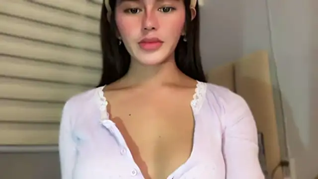 Snapshot of Annedee_ chatting on 12.16.25 Annedee online show from 12.16.25