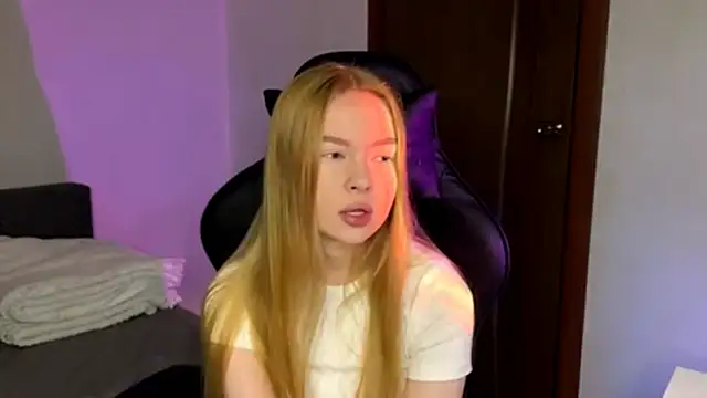 Snapshot of LumiSun chatting on 12.19.25 LumiSun online show from 12.19.25