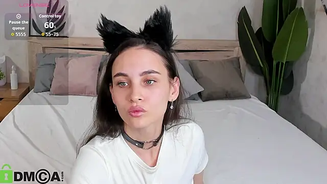 Snapshot of Skye_Taylor chatting on 12.16.25 Skye Taylor online show from 12.16.25