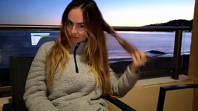 Snapshot of LeMilf chatting on 01.11.26 LeMilf online show from 01.11.26