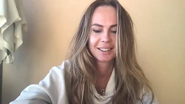 Snapshot of LeMilf chatting on 02.08.26 LeMilf online show from 02.08.26