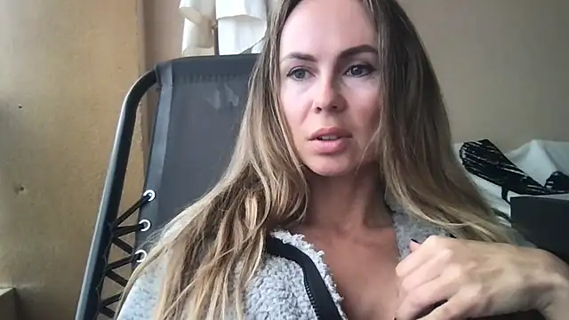 Snapshot of LeMilf chatting on 02.28.26 LeMilf online show from 02.28.26