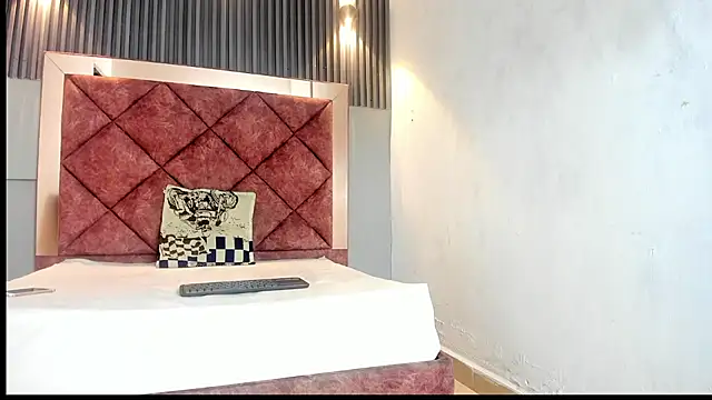 TAYSON SCOTT online show from 01.08.26