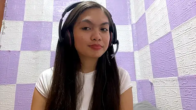 Snapshot of SylviaWalp chatting on 12.16.25 SylviaWalp online show from 12.16.25