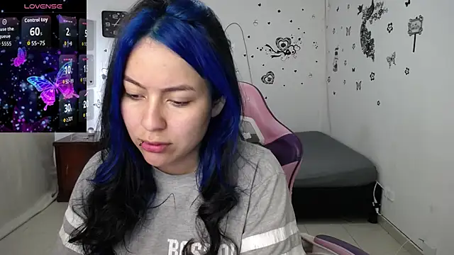 Snapshot of milusolers chatting on 12.17.25 milusolers online show from 12.17.25