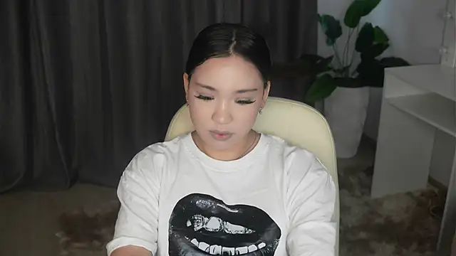 AyannaMilian online show from 12.15.25