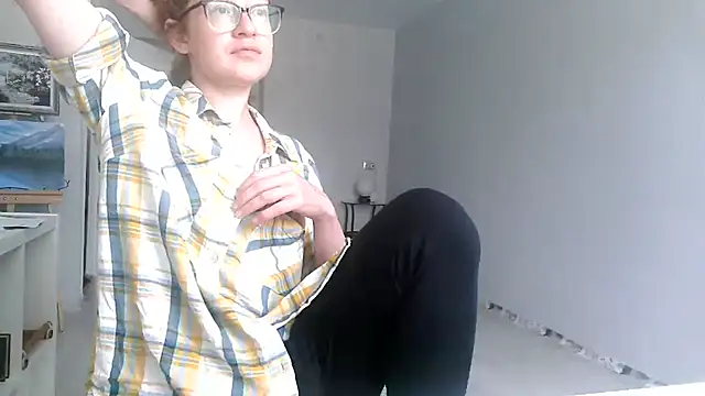 Snapshot of Alice_newhome chatting on 06.20.26 Alice newhome online show from 06.20.26