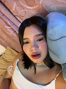 Snapshot of karii__ chatting on 12.17.25 karii online show from 12.17.25