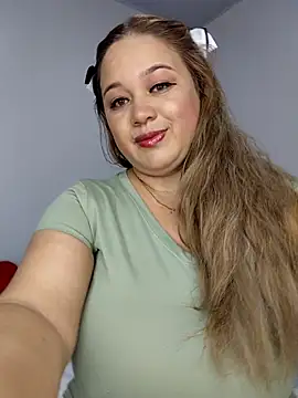 Snapshot of MMia_18 chatting on 05.28.26 MMia 18 online show from 05.28.26