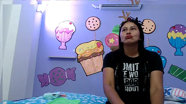 Snapshot of NOVAHOT98 chatting on 12.17.25 NOVAHOT98 online show from 12.17.25