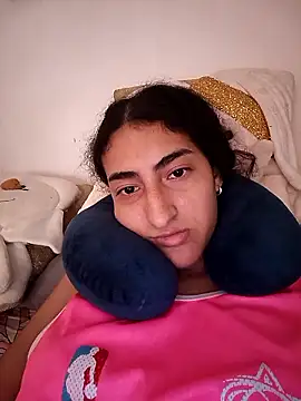 Snapshot of LindaRojas chatting on 12.16.25 LindaRojas online show from 12.16.25