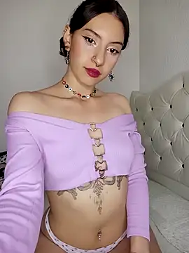 Snapshot of Lia_whitexxx chatting on 12.15.25 Lia whitexxx online show from 12.15.25