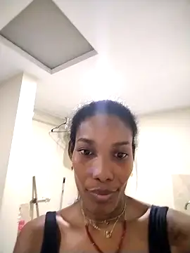 Snapshot of Shaara_bloommy chatting on 12.15.25 Shaara bloommy online show from 12.15.25