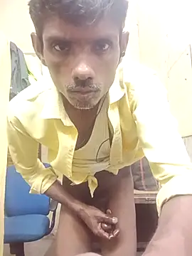 Snapshot of Akash32y chatting on 12.13.25 Akash32y online show from 12.13.25