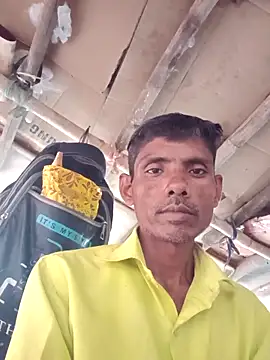 Snapshot of Akash32y chatting on 12.17.25 Akash32y online show from 12.17.25