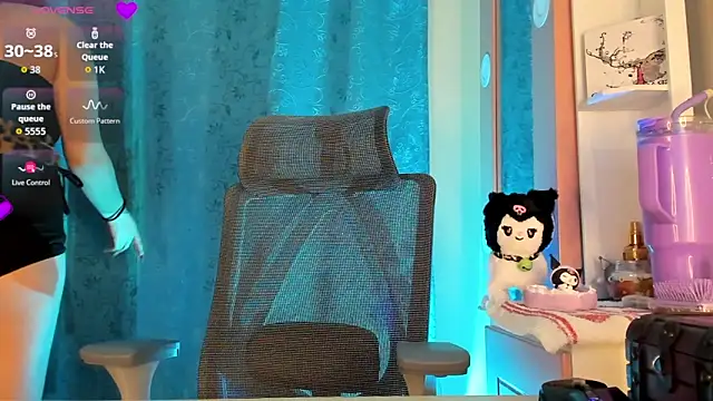 Snapshot of RosesLizzyy chatting on 02.11.26 RosesLizzyy online show from 02.11.26