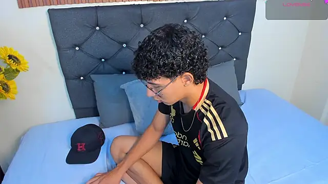 Snapshot of Antoniio_miller chatting on 12.16.25 Antoniio miller online show from 12.16.25