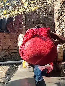 Snapshot of Sweet-rumi chatting on 12.15.25 Sweet-rumi online show from 12.15.25