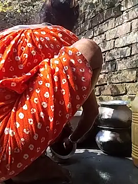 Snapshot of Sweet-rumi chatting on 12.16.25 Sweet-rumi online show from 12.16.25