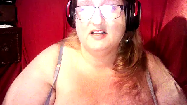 Snapshot of jade-belle chatting on 12.18.25 jade-belle online show from 12.18.25