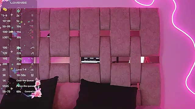 Snapshot of _SweetyAngel_ chatting on 12.17.25 SweetyAngel online show from 12.17.25