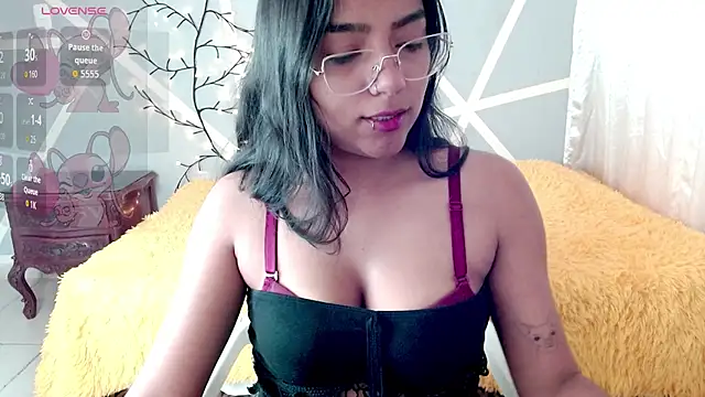 Snapshot of valkydoll2 chatting on 12.16.25 valkydoll2 online show from 12.16.25