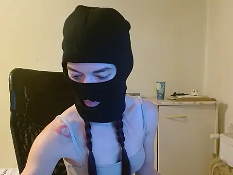 Snapshot of ntrlbdyy chatting on 12.16.25 ntrlbdyy online show from 12.16.25