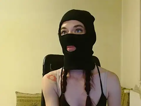 Snapshot of ntrlbdyy chatting on 12.16.25 ntrlbdyy online show from 12.16.25