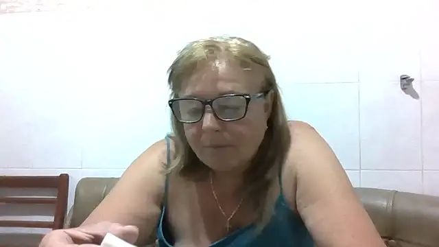 Snapshot of LinaLight88 chatting on 06.25.26 LinaLight88 online show from 06.25.26