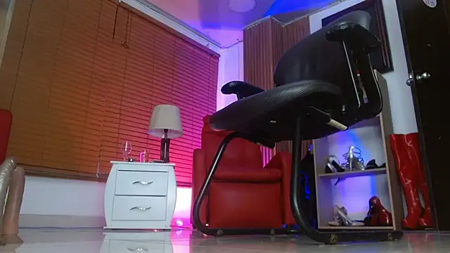 paola xm online show from 04.10.26