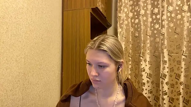 SkyeDavis online show from 12.18.25