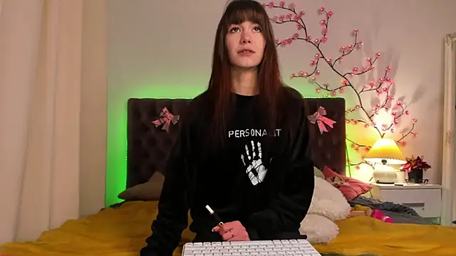 MilanaHotts online show from 02.05.26