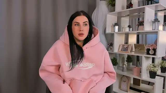 Snapshot of EvonVang chatting on 12.15.25 EvonVang online show from 12.15.25