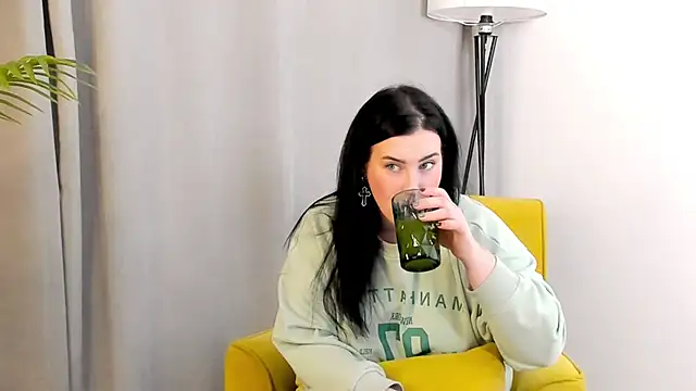 Snapshot of EvonVang chatting on 12.18.25 EvonVang online show from 12.18.25