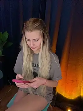 Snapshot of WetHotMilfaa chatting on 12.20.25 WetHotMilfaa online show from 12.20.25